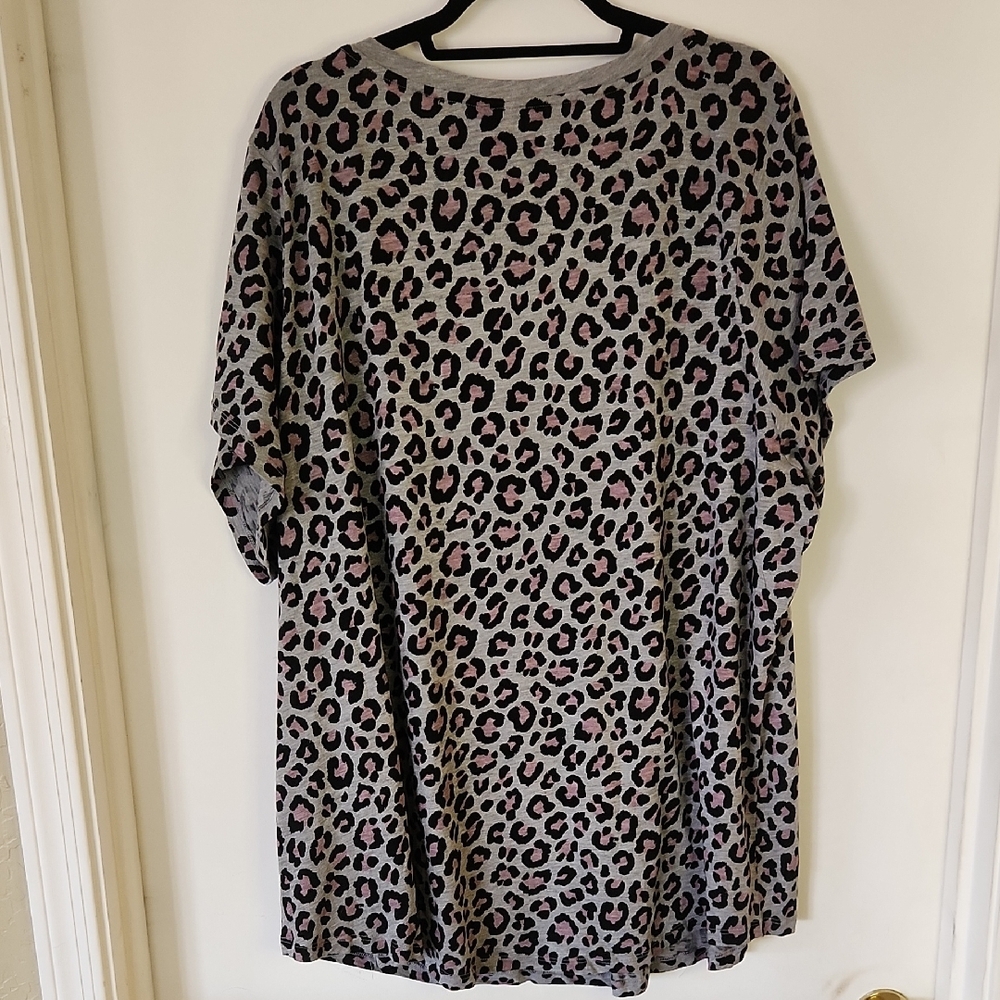 NWT Torrid Black and Gray Oversized Boxy T-Shirt - Picture 2 of 8